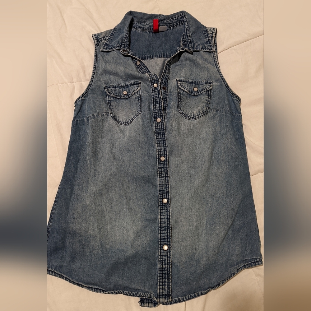 Sleeveless denim button up. Divided brand size US 6.